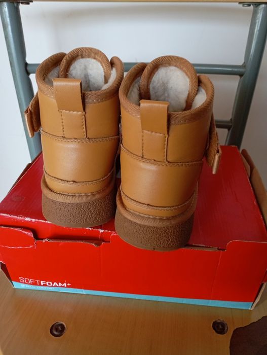 Продам на дівчинку угги в розмірі 32