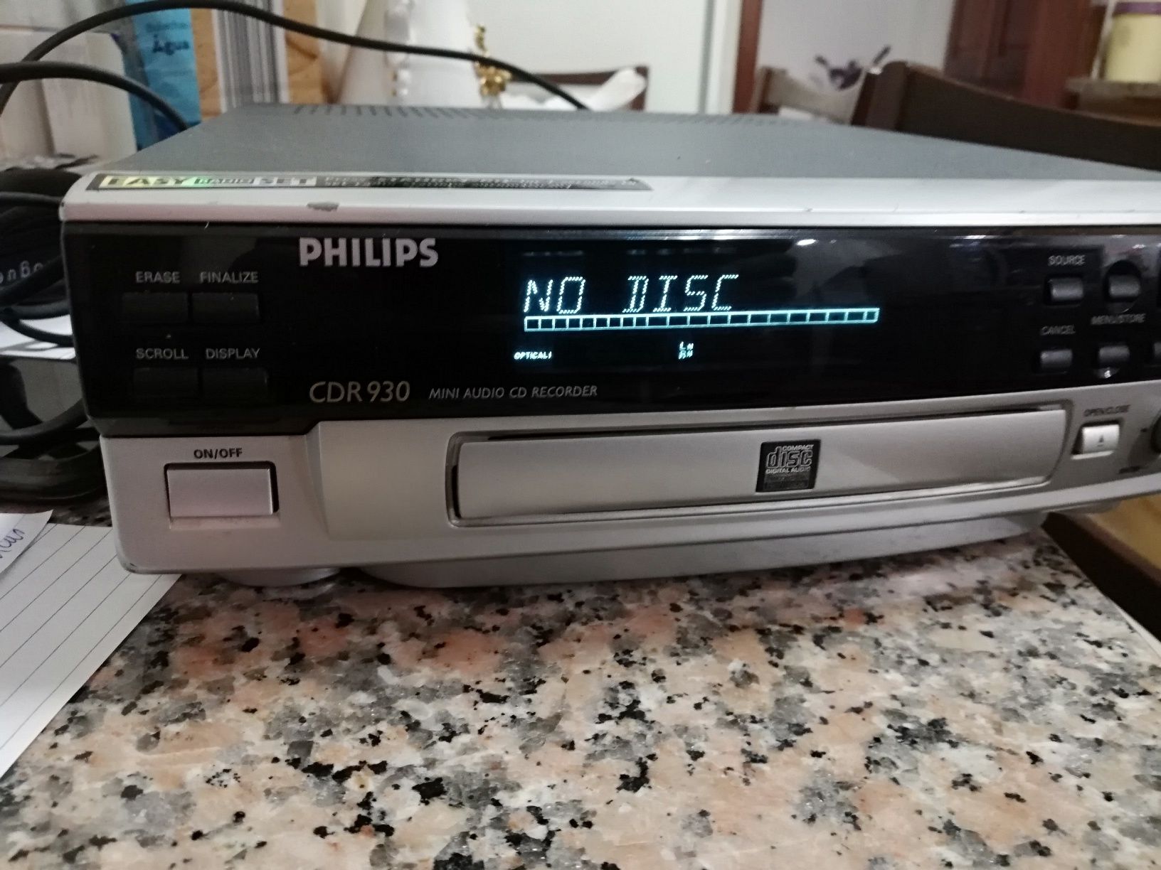 Leitor e gravador de cds Philips cdr570