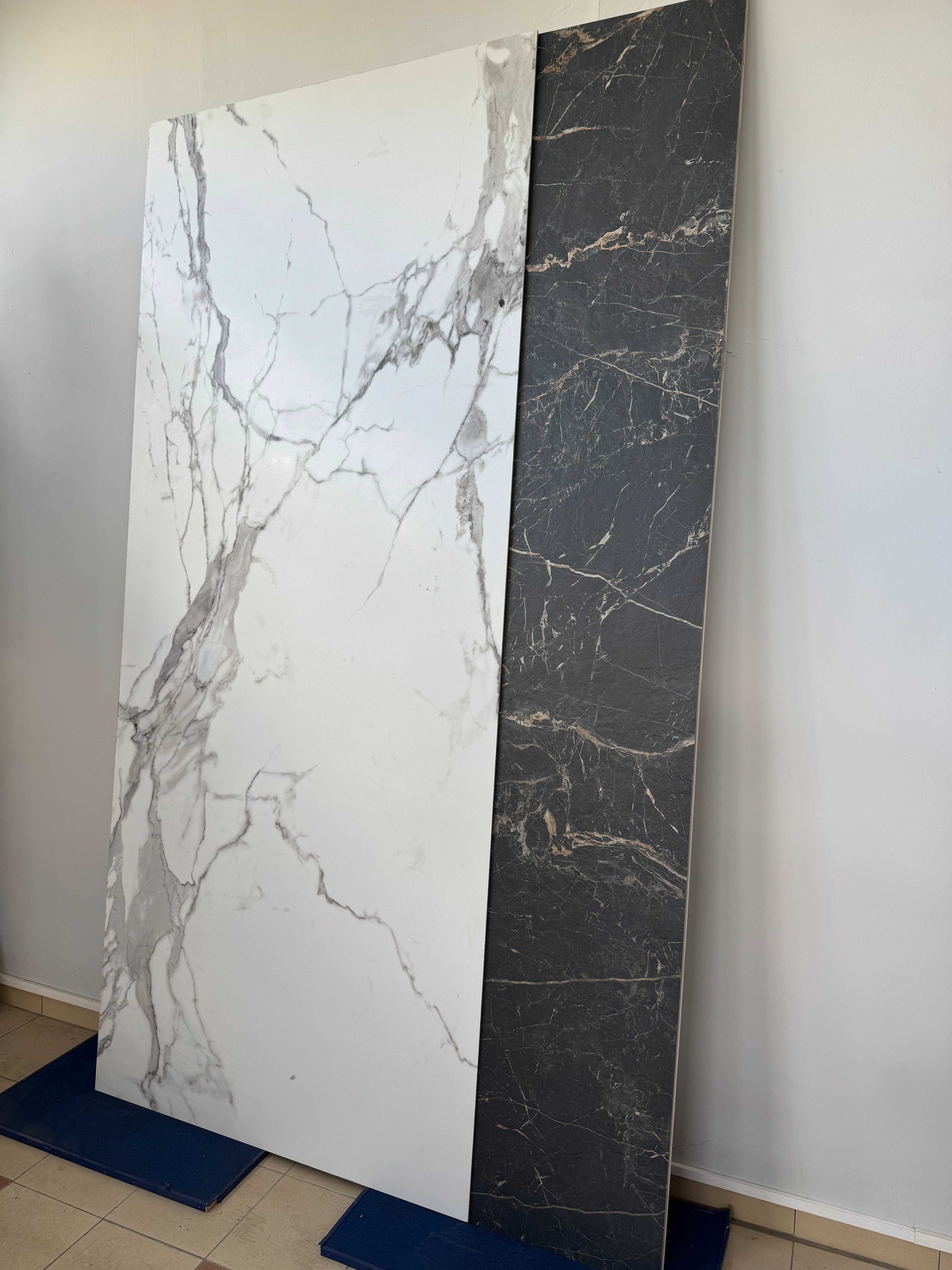 Ekskluzywny slab gresowy 120x280 | Biały marmur z szarą żyłą | Satyna