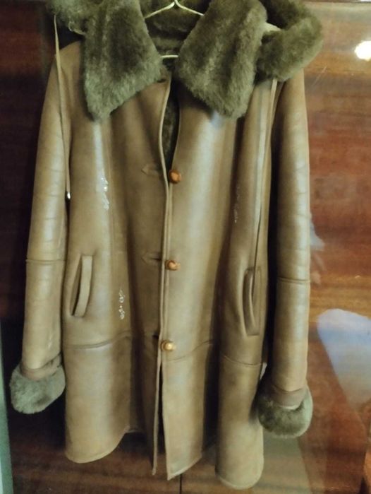 Пальто на меху в хорошем состоянии