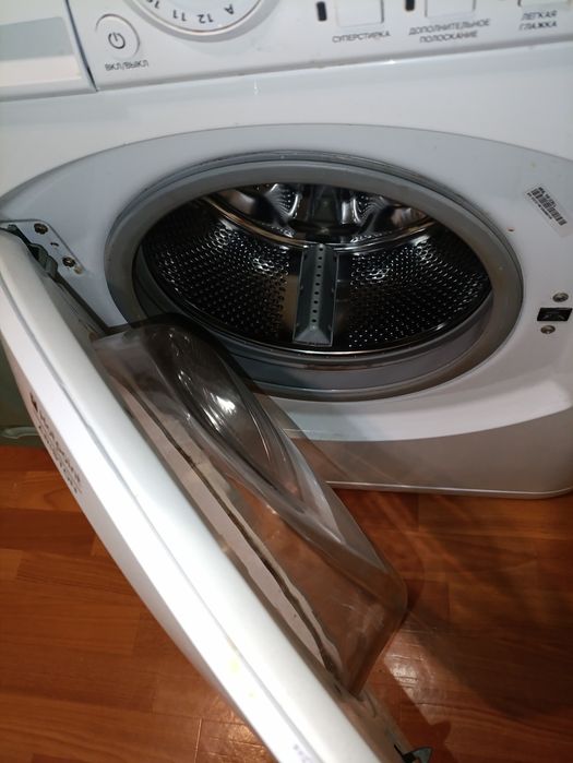 Пральна машина фронтальна Hotpoint Ariston ARSL 100