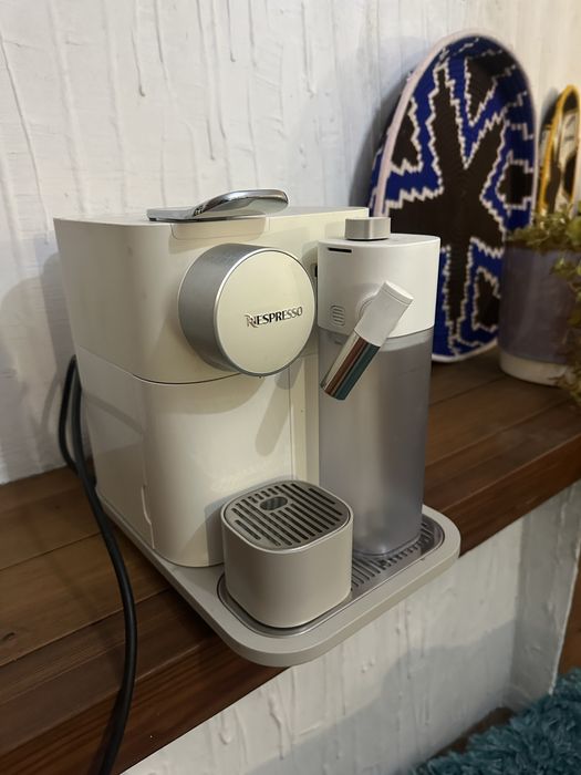 Maquina Café Nespresso DeLonghi Gran Latissima
