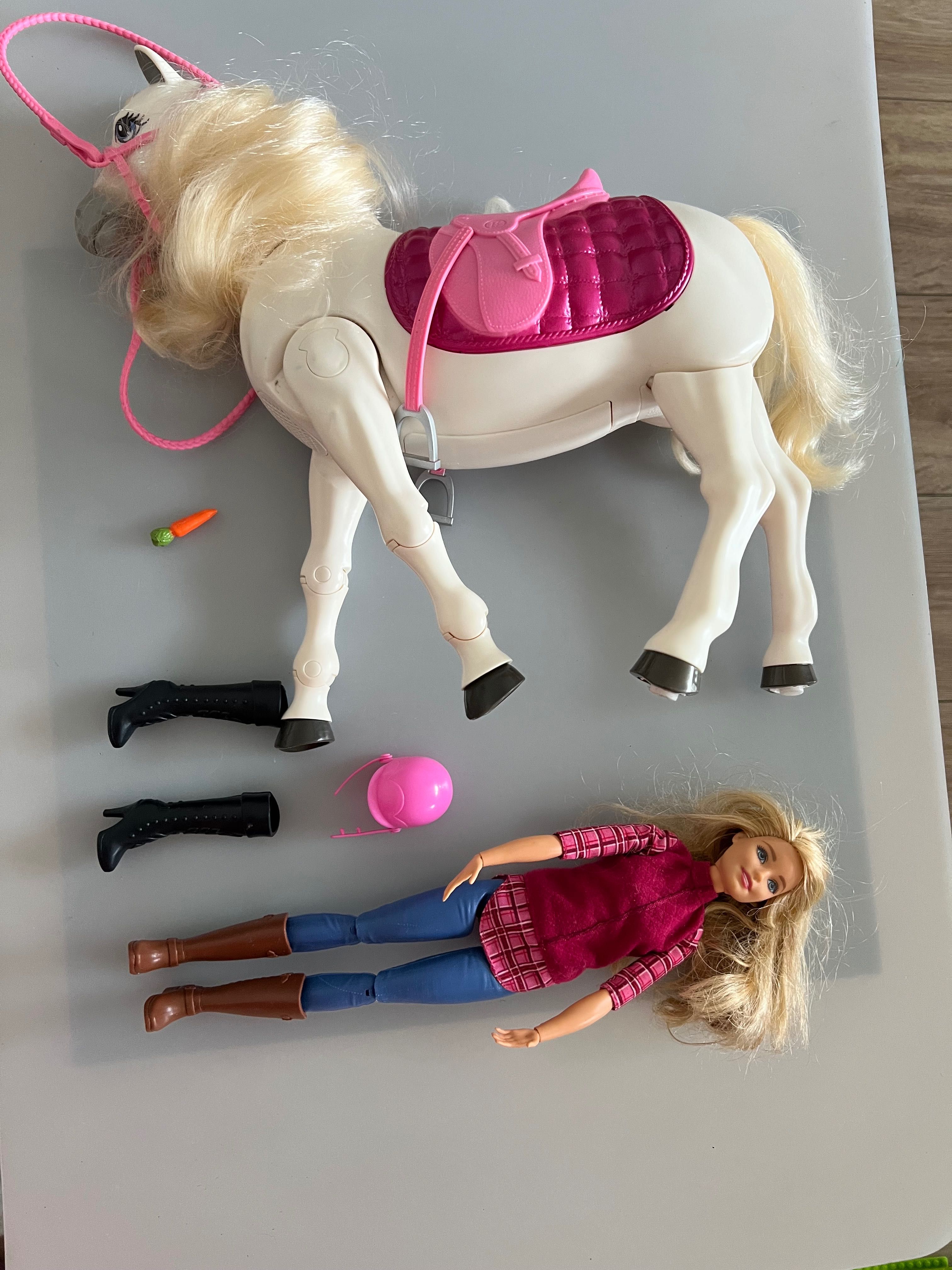 Lalka Barbie z koniem interaktywnym