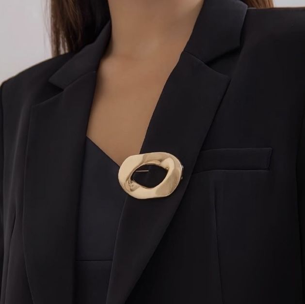 Брошь модна, стильна і сучасна