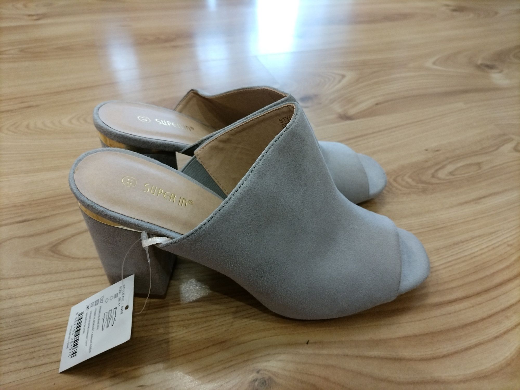 Buty damskie na obcasie klapki