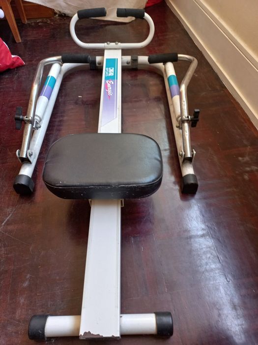 Máquina de exercício remo