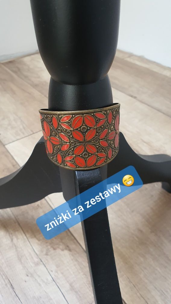 Piękna szeroka bransoleta