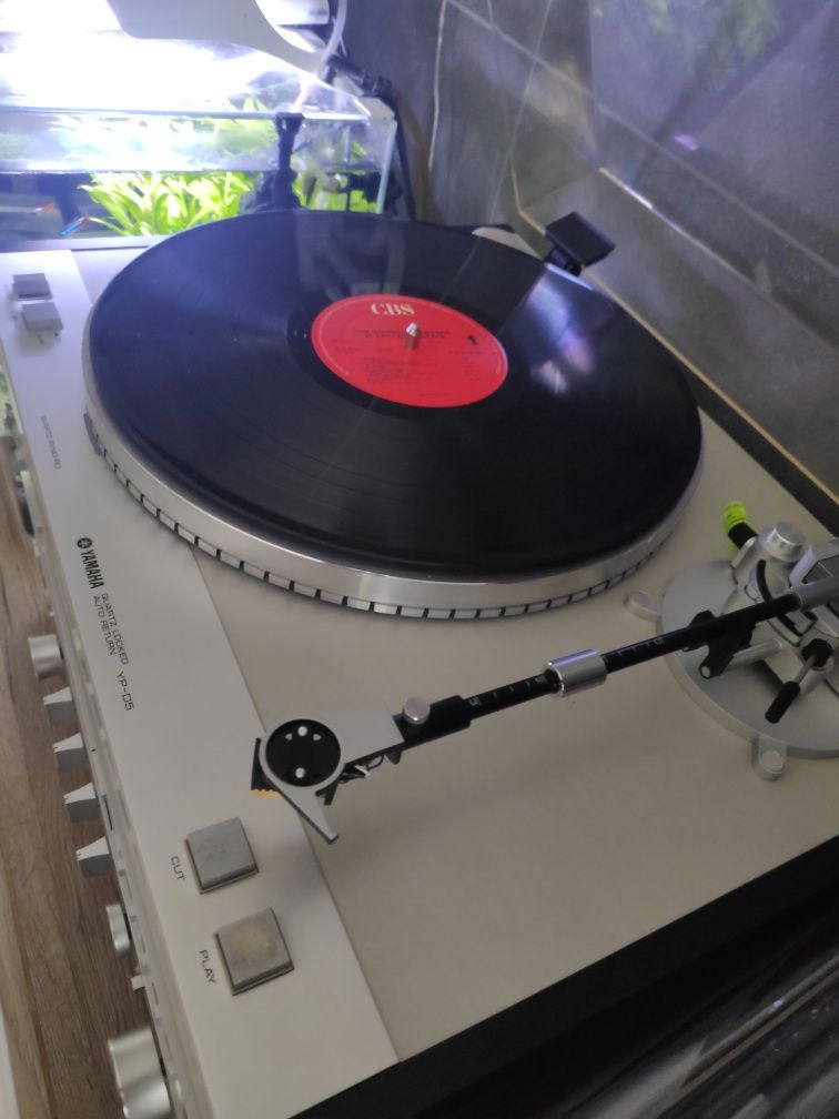 Gramofon Yamaha yp-d5
