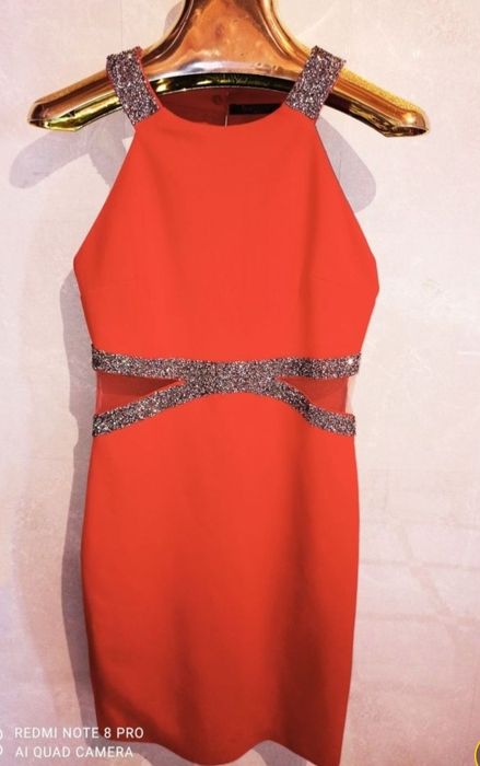 Червона сукня з камінчиками неопрен
