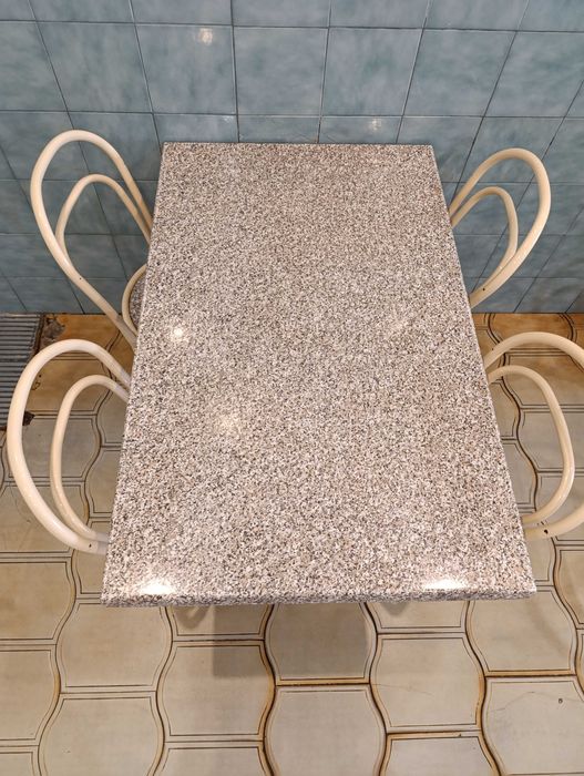 Cadeiras e mesas snak bar