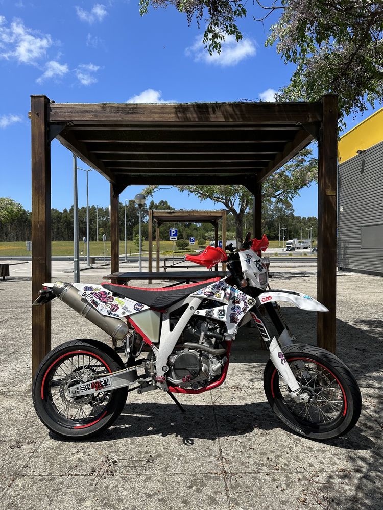 AJP PR5 250cc Supermoto