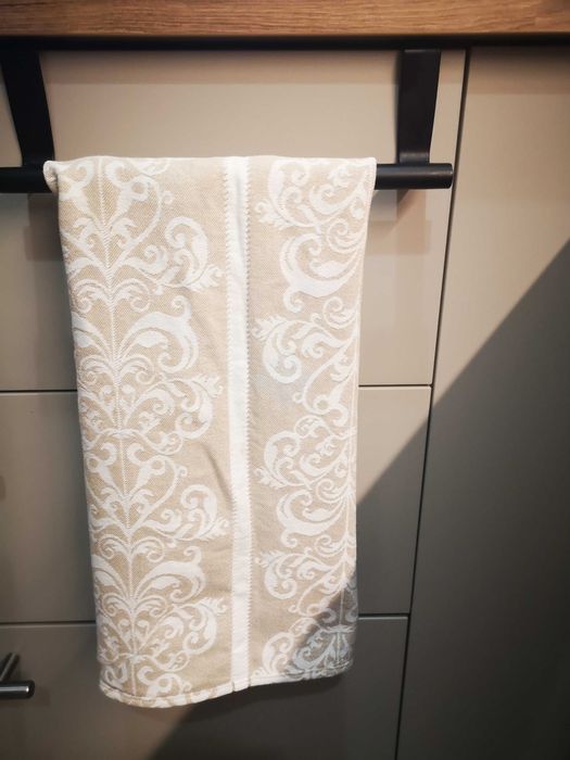Praktyczny ciemno brazowy wieszak do kuchni /łazienki 23,5cm-sprzedam!