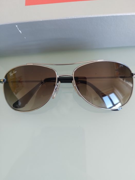Lindo óculos Ray Ban júnior.  os óculos estão em muito bom estado. A