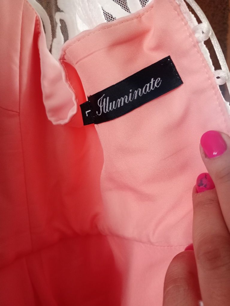Sukienka illuminate z koronką rozkloszowana