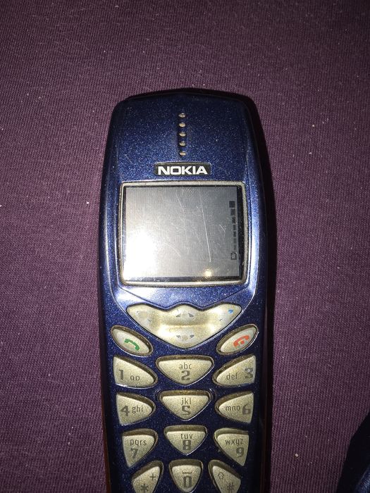 Sprzedam pierwszy kolorowy  telefon nokia  3510i z ładowarką