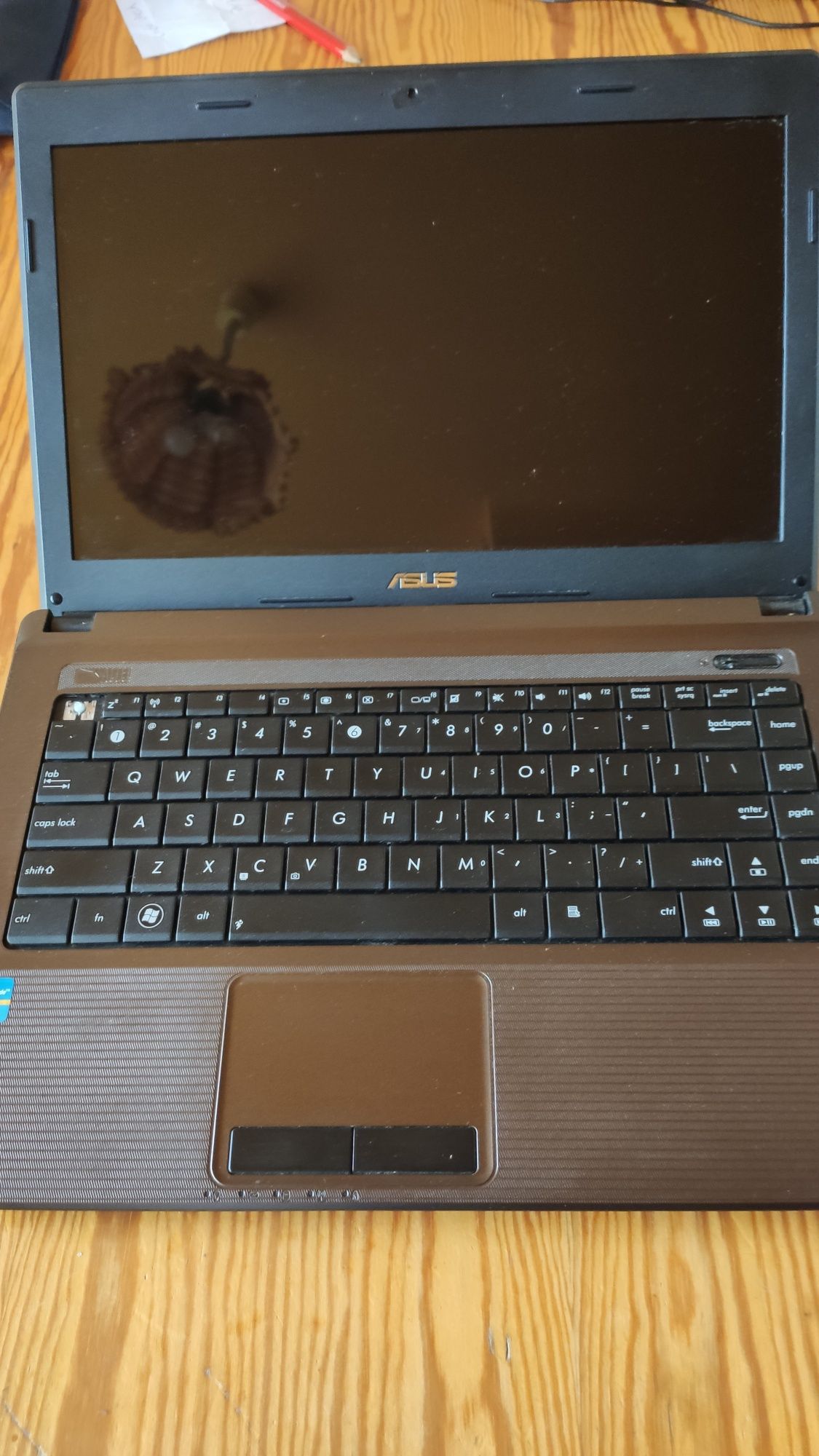 laptop asus sprawny  + dodatkowa nowa klawiatura do wymiany