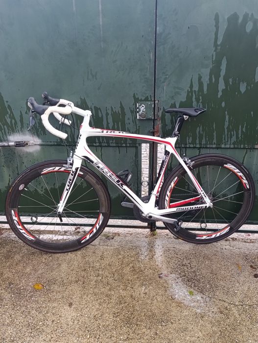 Bicicleta de estrada Trek de carbono