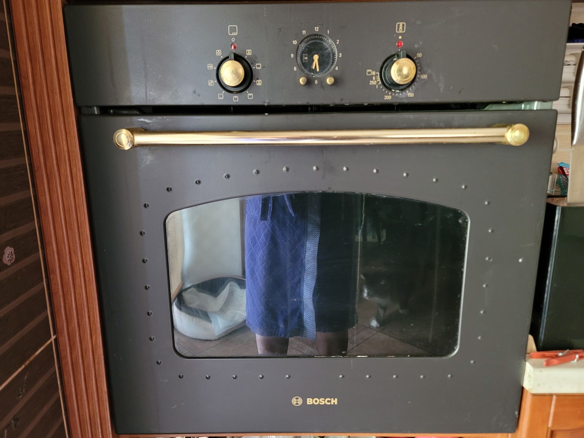 Духовка встраиваемая  Bosch полноразмерная HBA23RN61