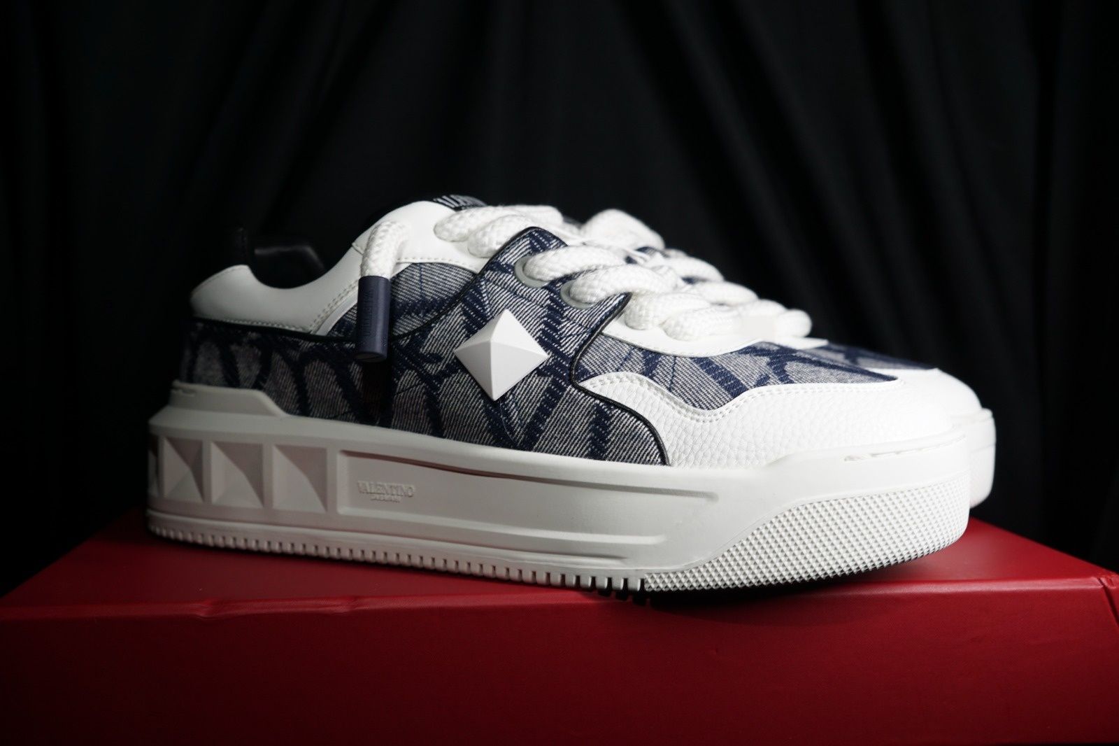 Valentino Garavani One Stud XL Toile Iconographe sneakers