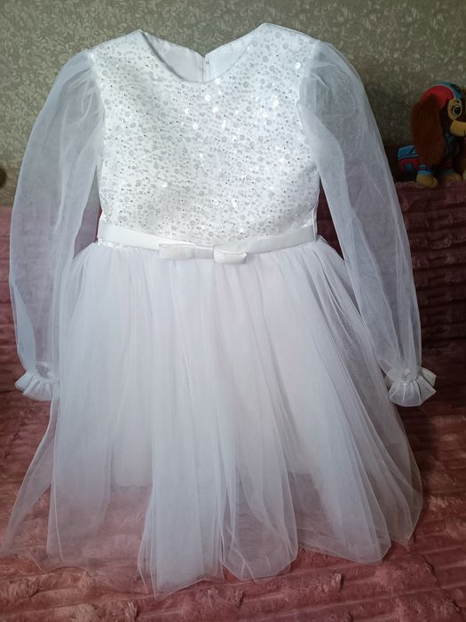 Святкова сукня на 4- 5 років