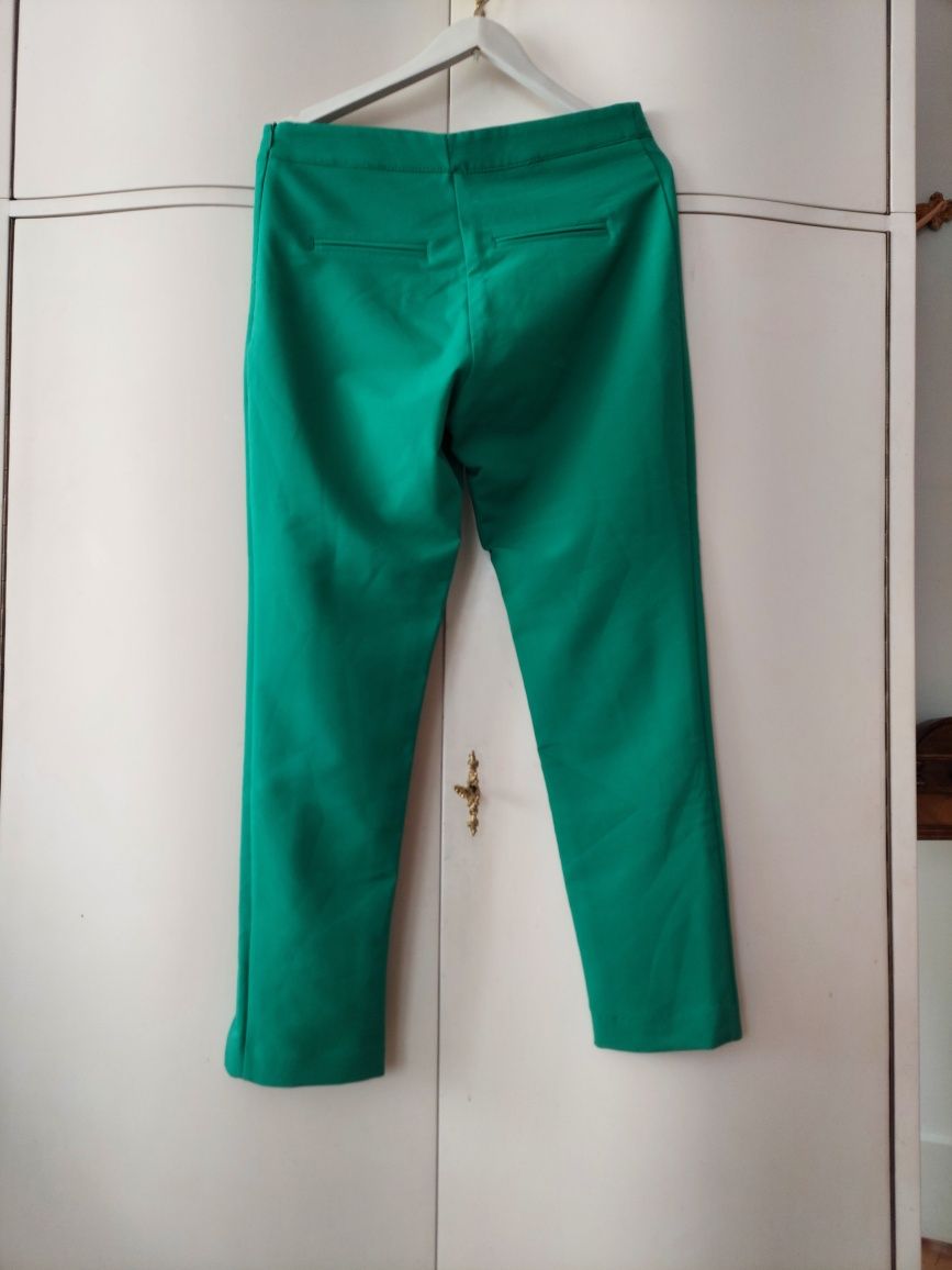Zielone eleganckie  spodnie cygaretki z rozcięciami M/L