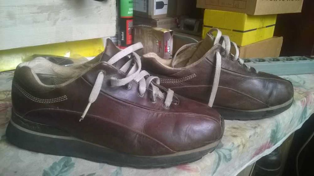 кросівки колір коричневий стан на фото, розмір 42