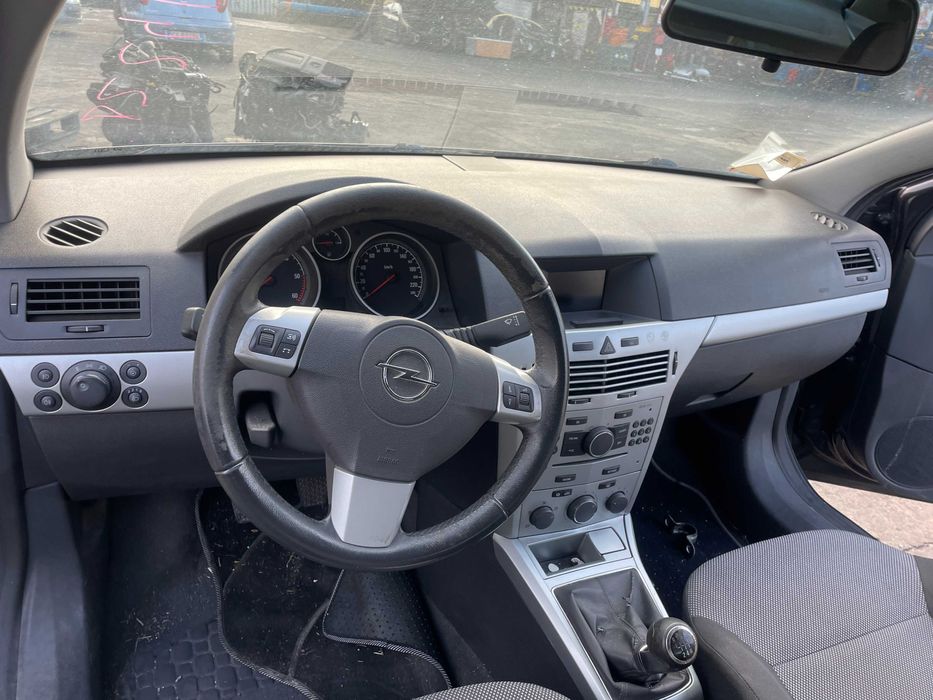 Opel Astra H Deska rozdzielcza Konsola kokpit cały komplet