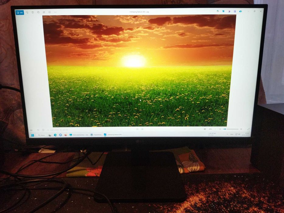 Монитор и компьютер в сборе