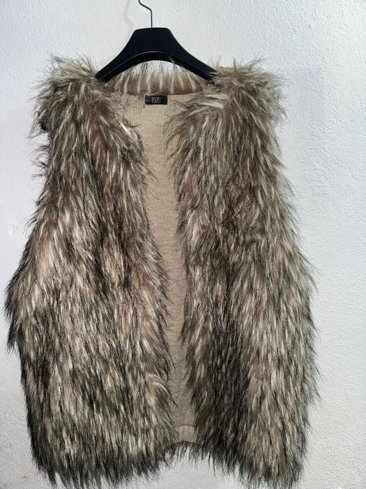 Colete de pelo casa ganho e preto