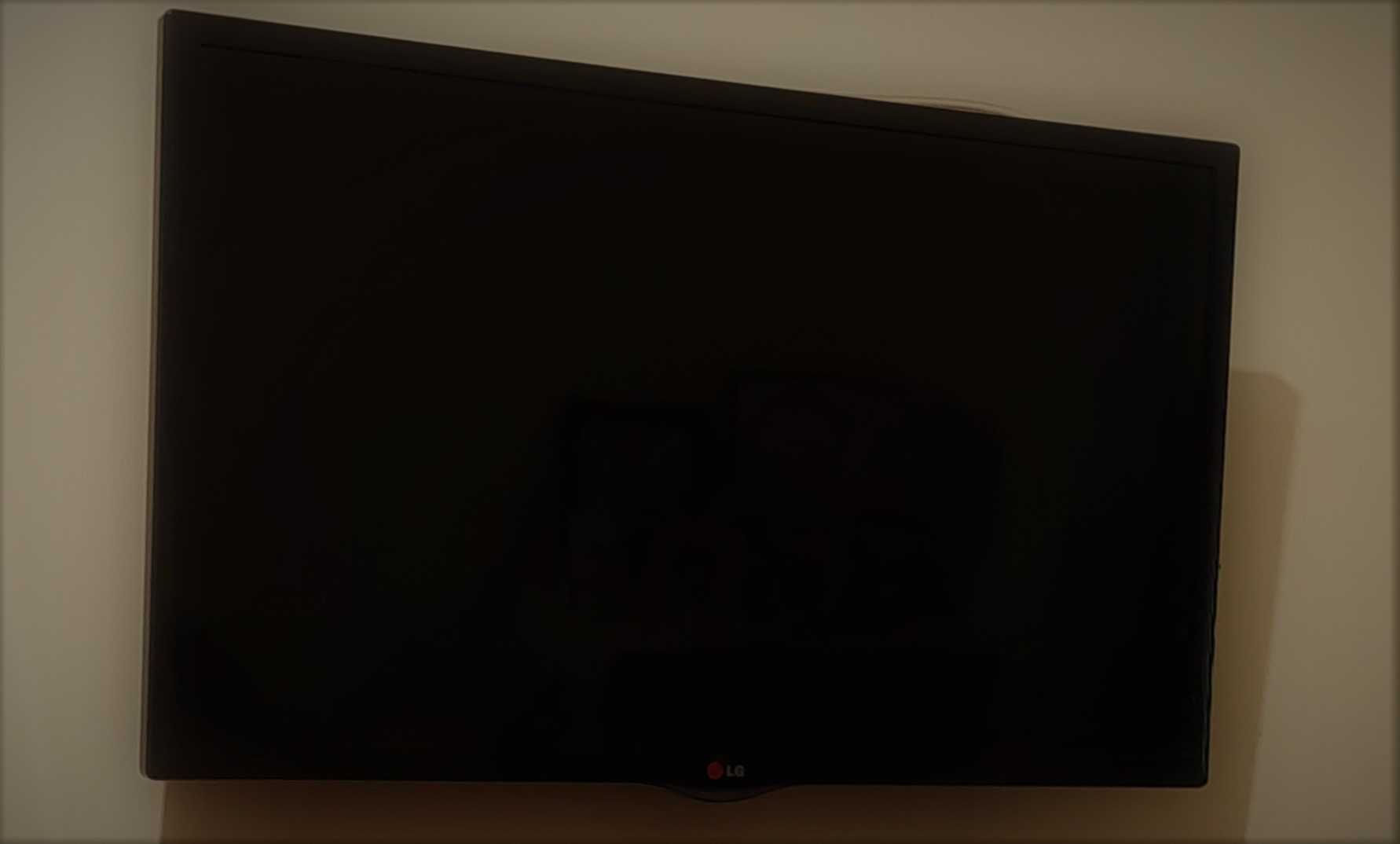 Vendo TV LG 32”'LED TV | RESOLUÇÃO HD | 2 HDMI | 1 USB | MHL | DivX HD