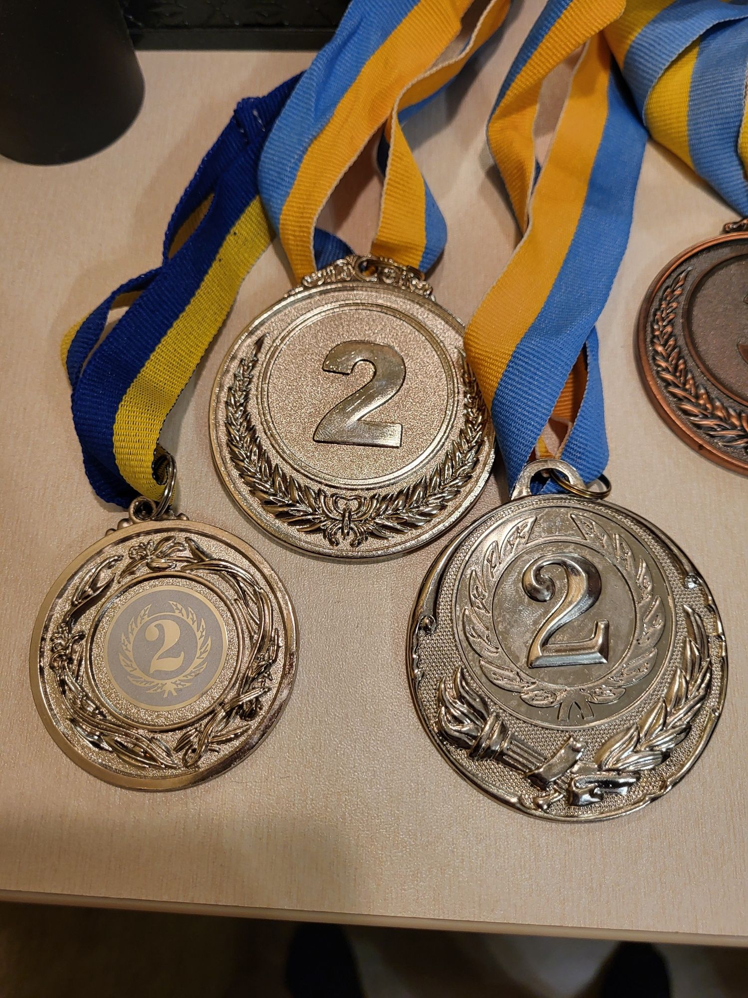 Спортивные медали медальки с лентой Украина