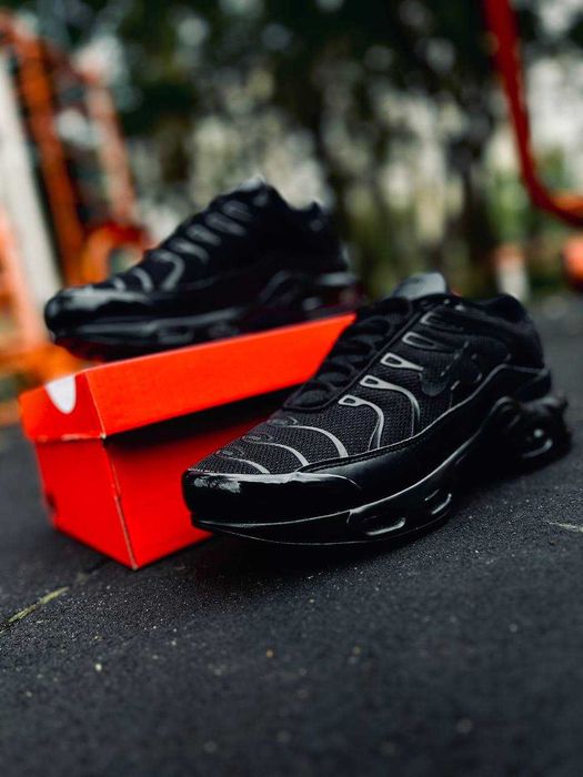 Мужские кроссовки Nike TN PLUS Черные Чоловічі кросівки найк ТН ПЛЮС