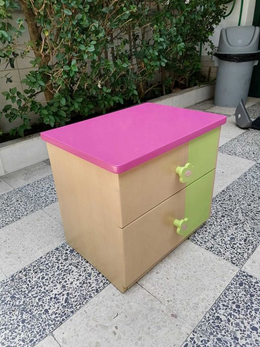 Cómoda + Mesinha de Cabeceira Menina