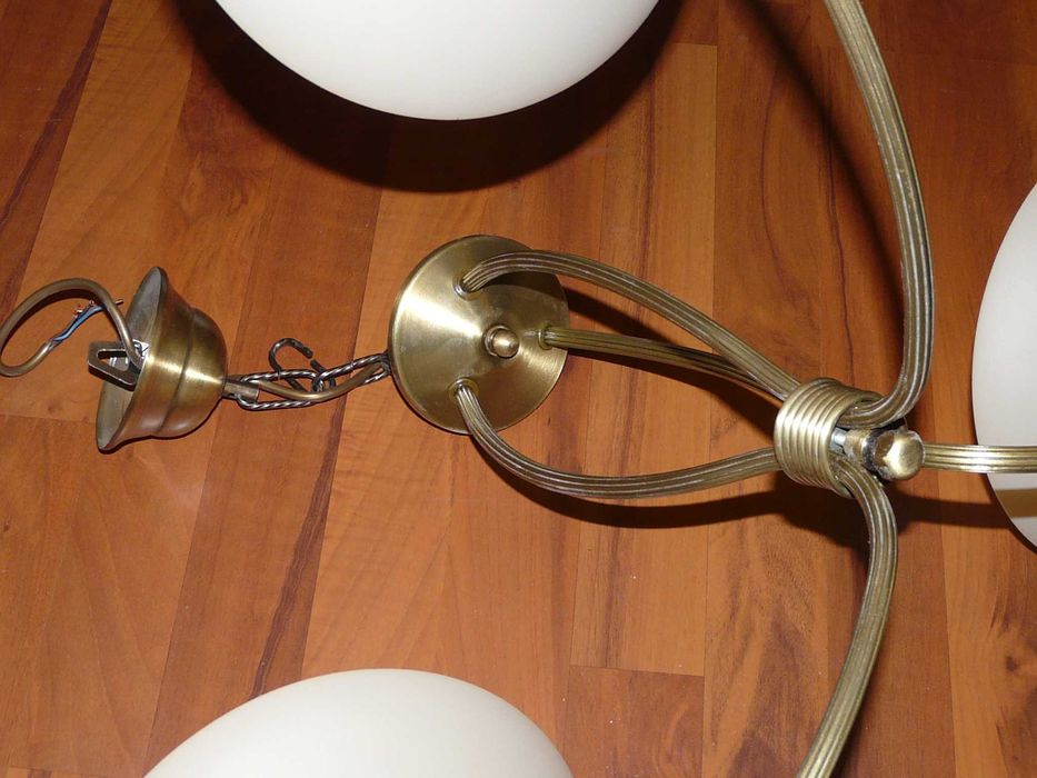 Lampa salonowa gabinetowa do sypialni mosiężna 3 klosze tzw. berety