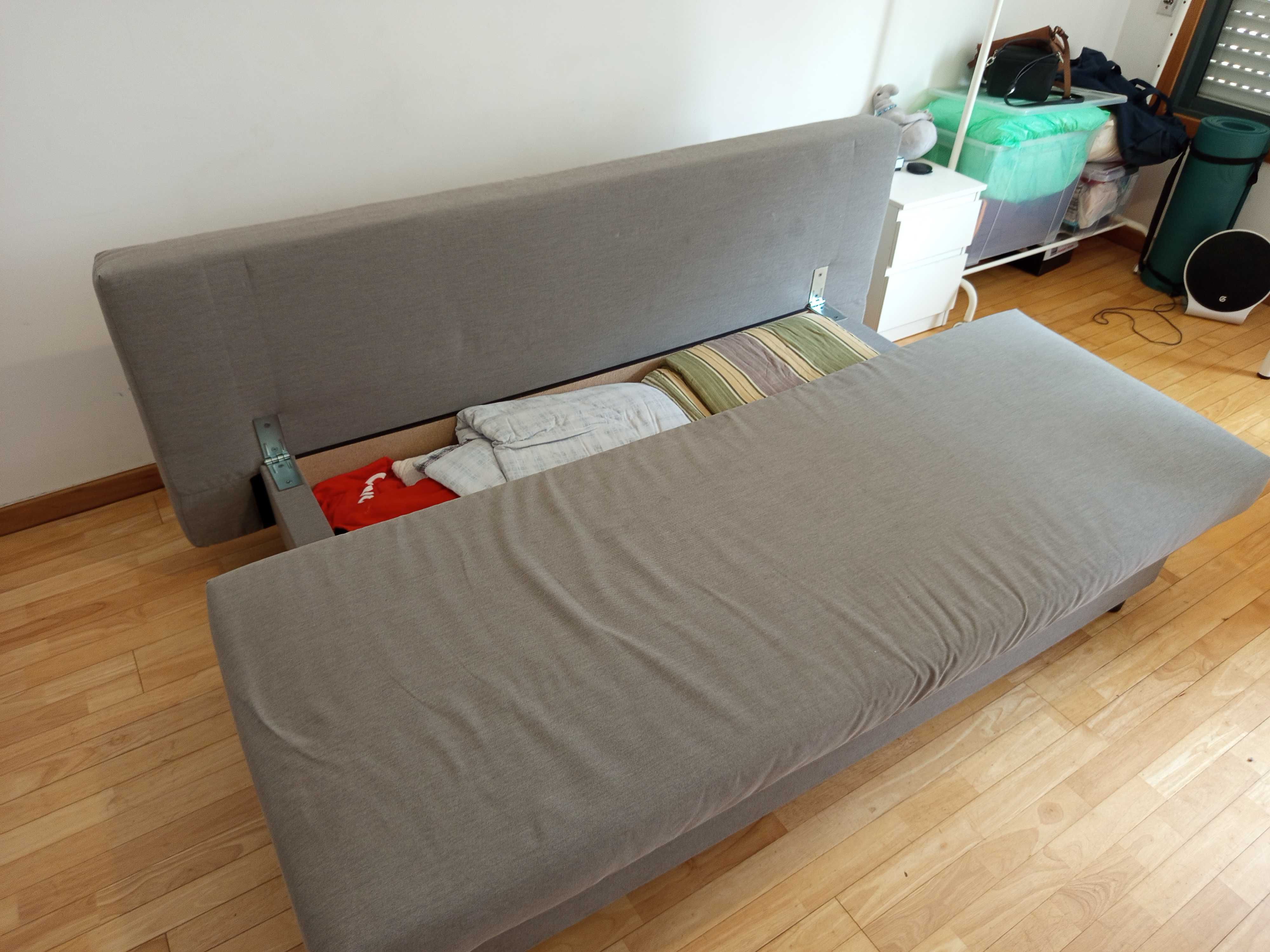 Sofá-Cama de Casal com Baú – Conforto e Praticidade em Um Só Móvel!