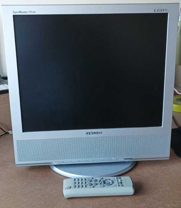 Monitor / TV Samsung SyncMaster 711MP – 17” – Cabo + Comando incluídos