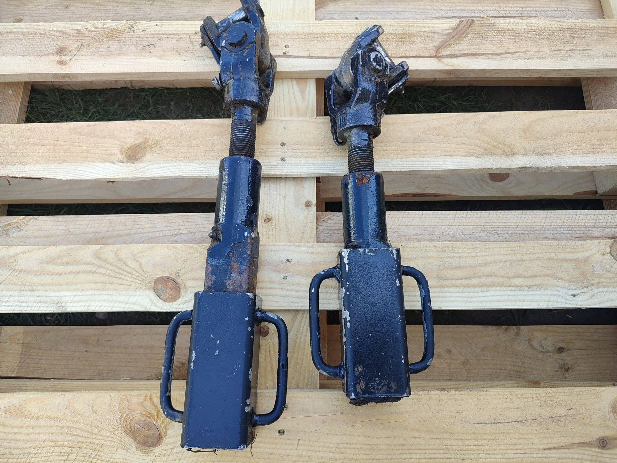 Wieszak New Holland TM 110,TM115,TM120,TM125,TM130,TM135,TM140,TM150,
