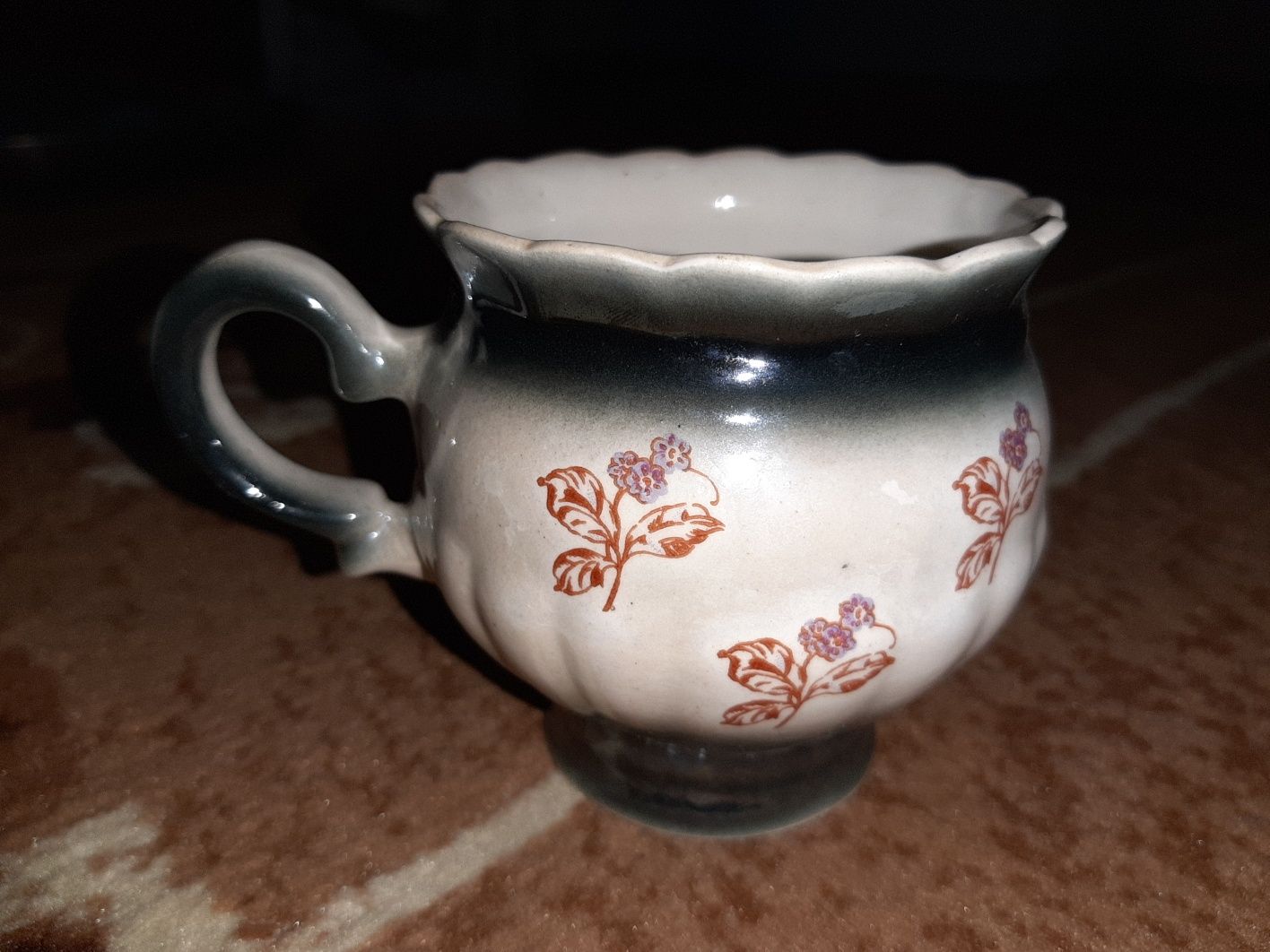 Чашки, заварник, молочник