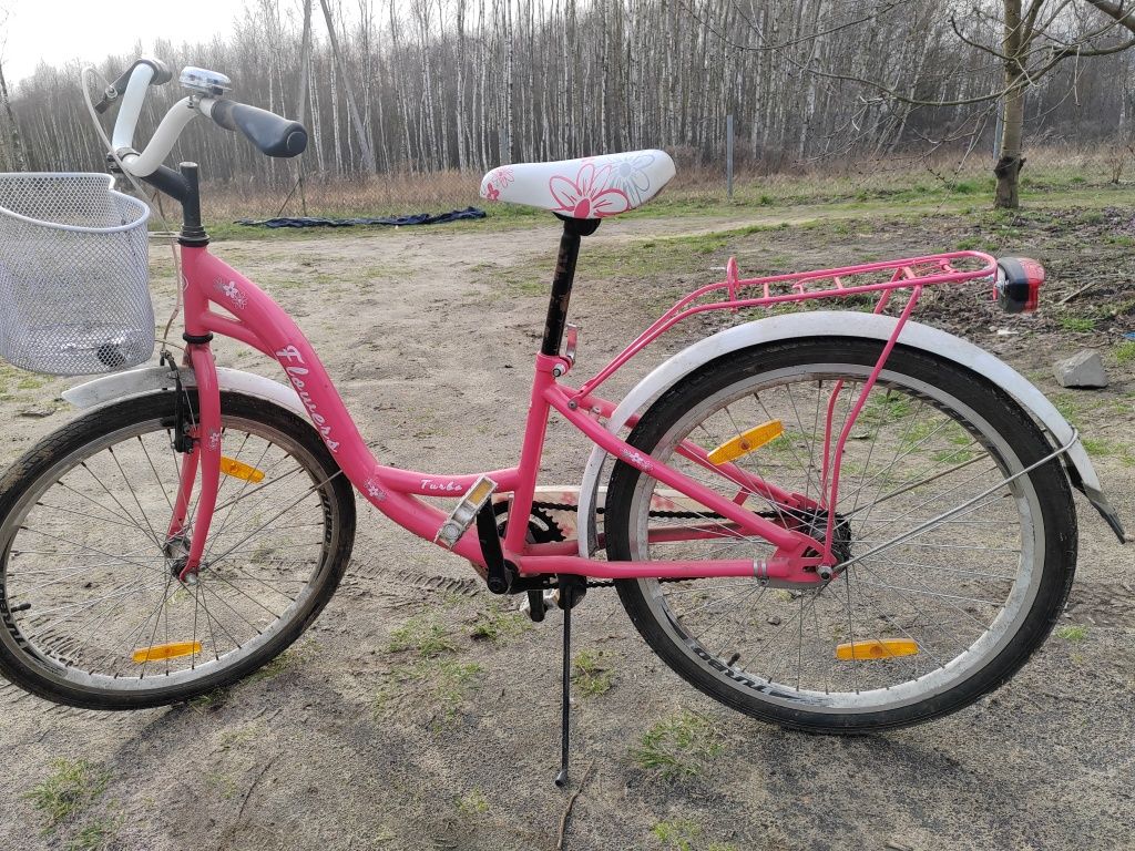 Sprzedam dwa rowery(różowy dla dziewczynki a drugi szary, tylko odbiór