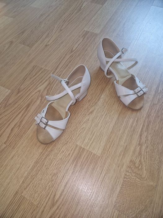 Бальні босоніжки.