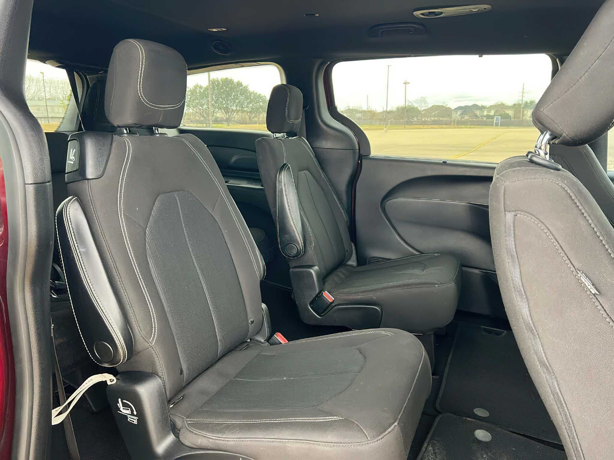Chrysler Pacifica Touring 2021