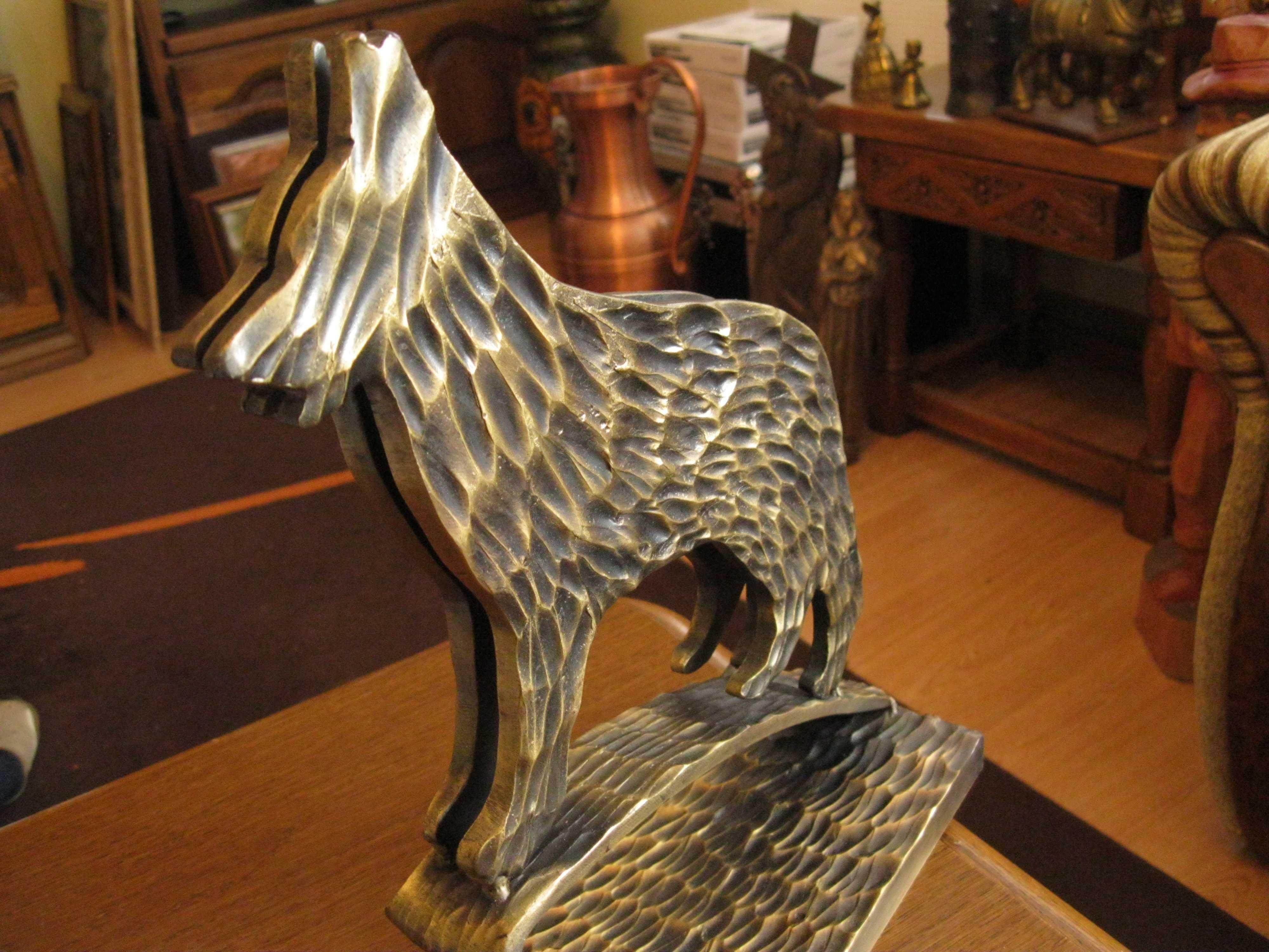 Metalowy pies, owczarek niemiecki piękna statua przyjaciela, idealna