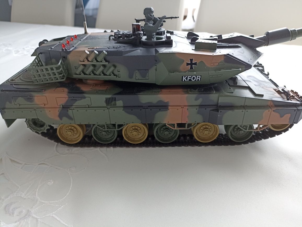 Czołg Leopard sterowany 3809