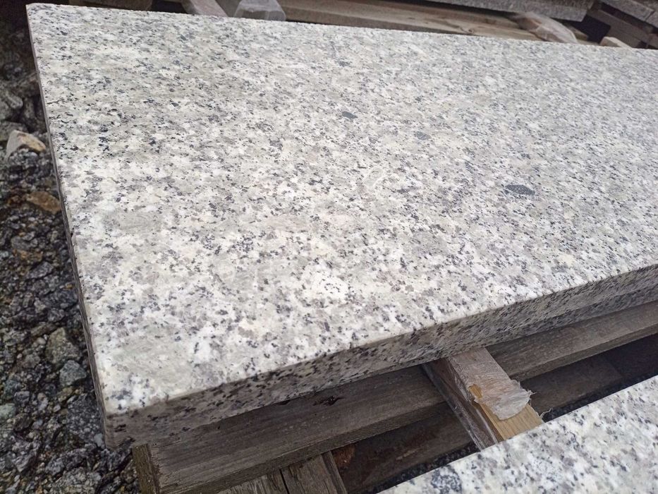 Schody granitowe płomieniowane antypoślizgowe. Naprawdę najtaniej