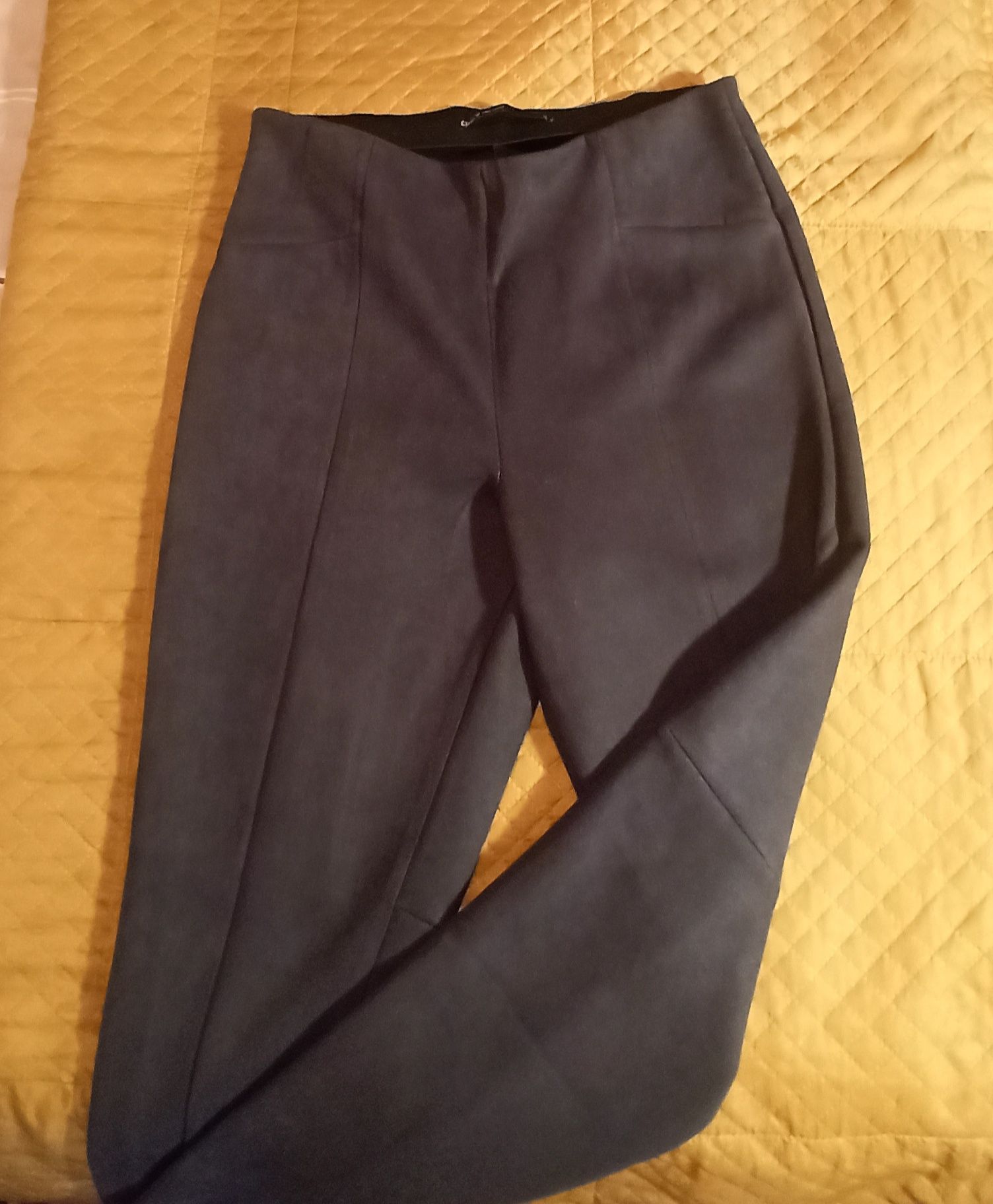 Замшеві брючки ONLY р.40(L)
ONLY
Розмір М (на L теж будуть)