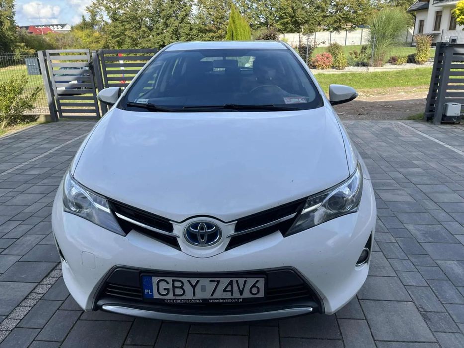 Toyota Auris Toyota Auris 1.8 Hybryda - 2013r.