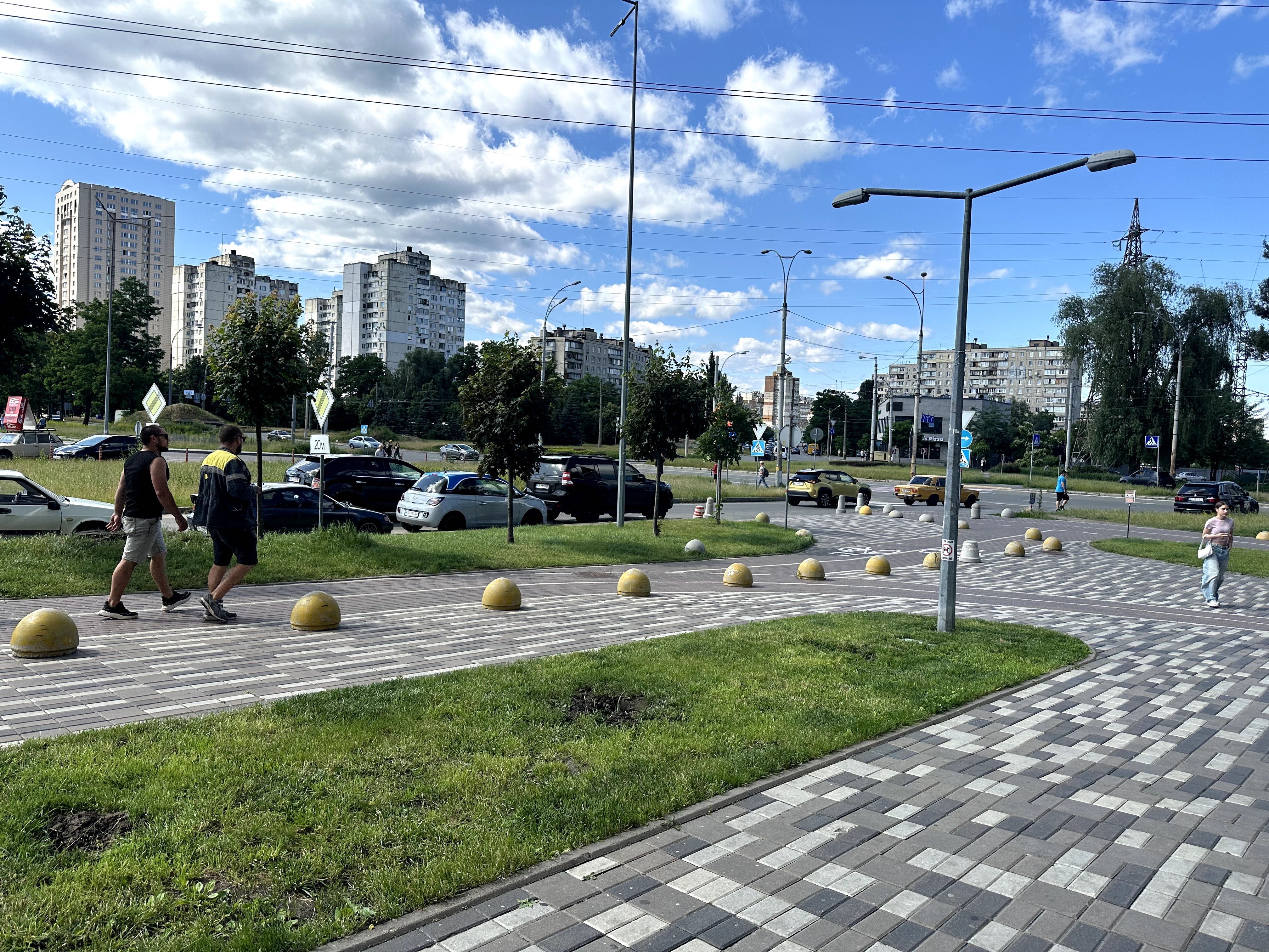 Продаж дохідної нерухомості. Густонаселений ЖК. ТРЦ Ретровіль