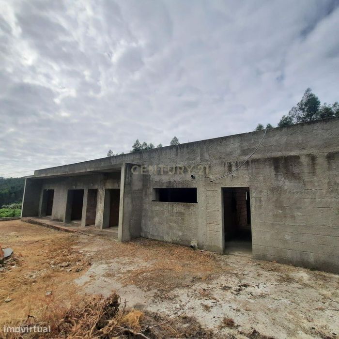 Casa moderna T3  e terreno rústico perto de Oliveira de Frades e Vouze