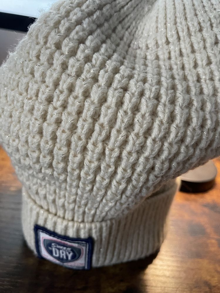 Czapka Superdry beżowa r. uniwersalny