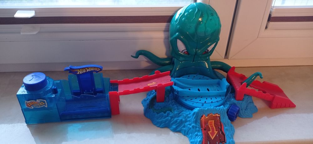Tor hot wheels atak ośmiornicy